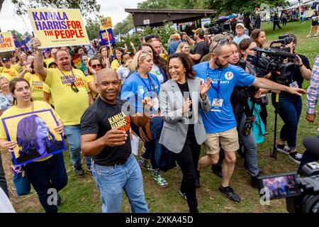 Des Moines, Stati Uniti. 21 settembre 2019. Kamala Harris arriva con i suoi sostenitori al Polk County Steak Fry. I candidati presidenziali democratici hanno parlato al Polk County Democratic Party's 2019 Steak Fry. (Foto di Greg Hauenstein/SOPA Images/Sipa USA) credito: SIPA USA/Alamy Live News Foto Stock