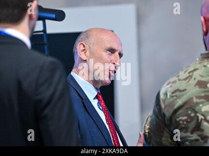 Farnborough, Regno Unito. 22 luglio 2024. Il Segretario di Stato per la difesa John Healey, deputato del Regno Unito, visita il Government Hub e la RAF al Farnborough International Airshow presso il Farnborough International Show Centre, Farnborough, Hampshire, Regno Unito. Crediti: LFP/Alamy Live News Foto Stock