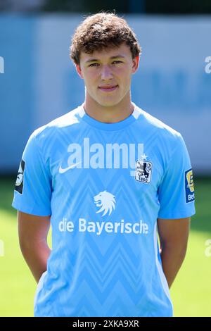 Fussball 3. Liga Offizieller Fototermin TSV 1860 Muenchen am 21.07.2024 auf dem Trainingsgelaende an der Gruenwalder Strasse a Muenchen Lukas Reich ( Muenchen ) foto: Revierfoto Foto Stock