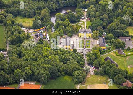 Luftbild, Schloss Beck und Spielanlagen, Kirchhellen-Nord-Ost, Bottrop, Ruhrgebiet, Nordrhein-Westfalen, Deutschland ACHTUNGxMINDESTHONORARx60xEURO *** Vista aerea, Castello di Beck e parchi giochi, Kirchhellen Nord Est, Bottrop, regione della Ruhr, Renania settentrionale-Vestfalia, Germania ATTENTIONxMINDESTHONORARx60xEURO Foto Stock