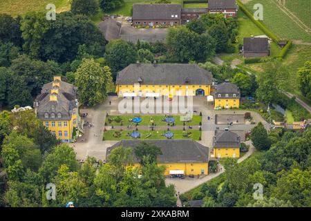 Luftbild, Schloss Beck und Spielanlagen, Kirchhellen-Nord-Ost, Bottrop, Ruhrgebiet, Nordrhein-Westfalen, Deutschland ACHTUNGxMINDESTHONORARx60xEURO *** Vista aerea, Castello di Beck e parchi giochi, Kirchhellen Nord Est, Bottrop, regione della Ruhr, Renania settentrionale-Vestfalia, Germania ATTENTIONxMINDESTHONORARx60xEURO Foto Stock