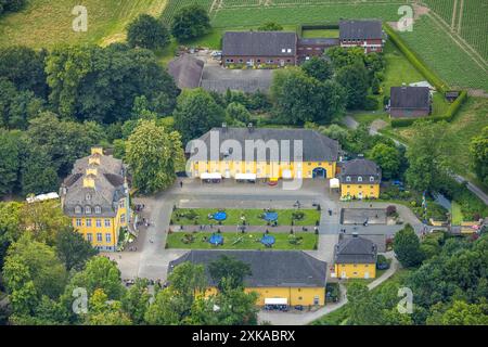 Luftbild, Schloss Beck und Spielanlagen, Kirchhellen-Nord-Ost, Bottrop, Ruhrgebiet, Nordrhein-Westfalen, Deutschland ACHTUNGxMINDESTHONORARx60xEURO *** Vista aerea, Castello di Beck e parchi giochi, Kirchhellen Nord Est, Bottrop, regione della Ruhr, Renania settentrionale-Vestfalia, Germania ATTENTIONxMINDESTHONORARx60xEURO Foto Stock