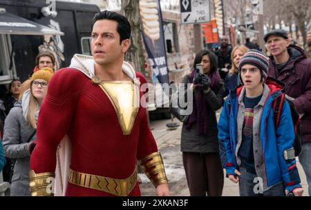 SHAZAM 2019 DC Films/Warner Bros Pictures film con Zachary Levi a sinistra e Jack Dylan Grazer Foto Stock