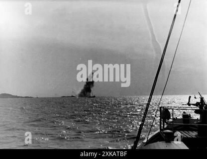 Affondamento di una nave da carico sovietica al largo delle coste del Caucaso. [traduzione automatizzata] Foto Stock