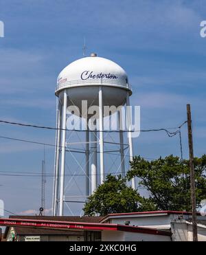 Chesterton, Indiana Water Tower contro il cielo blu Foto Stock