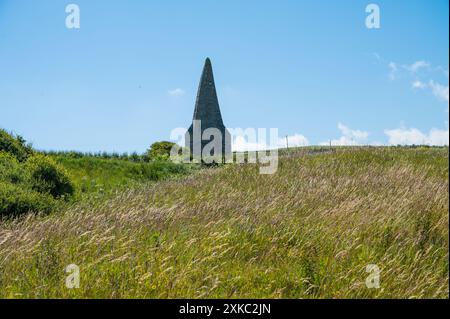 Guglia della chiesa di St Enodoc una cappella anglicana tra le dune di sabbia sopra Daymer Bay sul campo da golf St Enodoc Cornwall Inghilterra Regno Unito Foto Stock