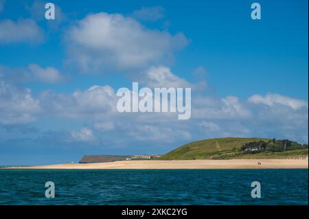 Vista sull'estuario del fiume Camel verso Rock Beach Daymer Bay e Brea Hill. Punto di Trebetherick visibile in lontananza. Cornovaglia Inghilterra Regno Unito Foto Stock