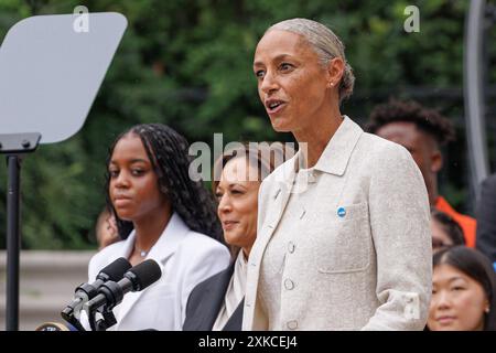 Washington, Stati Uniti. 22 luglio 2024. Lynda Tealer, Senior VP dei campionati NCAA, parla sul South Lawn della Casa Bianca con le squadre del campionato NCAA a Washington DC. (Foto di Aaron Schwartz/Sipa USA) Credit: SIPA USA/Alamy Live News Foto Stock