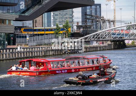 Crociera sul canale, nell'Oosterdok, escursione in barca sulla strada per il fiume IJ, Amsterdam Paesi Bassi Foto Stock