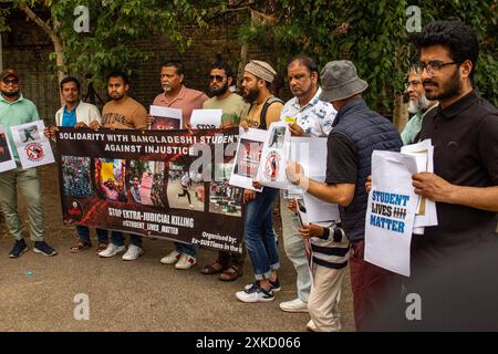 Una manifestazione a sostegno della protesta studentesca in Bangladesh. L'evento si è svolto ad Altab Ali Park, Whitechapel. Foto Stock