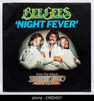 Copertina della versione in vinile da sette pollici di Night Fever dei Bee Gees, pubblicata nel 1978 Foto Stock