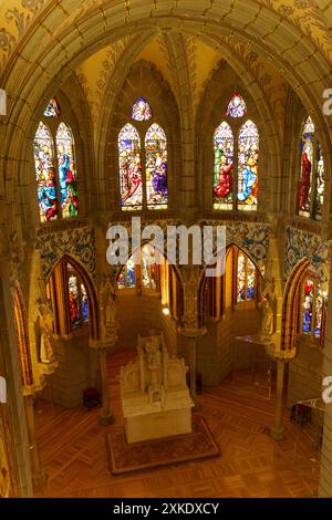 Astorga, Spagna - 4 giugno 2023: Una vista dall'alto dell'interno del Palazzo Episcopale di Astorga, Spagna, che mostra la sua complessa architettura e. Foto Stock