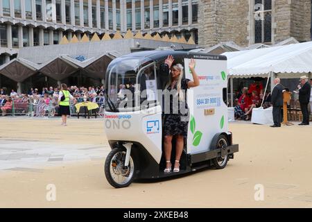 ONO e Cargo Tricycle di Dawsongroup alla cerimonia di marcatura del carrello del 2024 tenutasi a Londra dalla Worshipful Company di Carmen Foto Stock