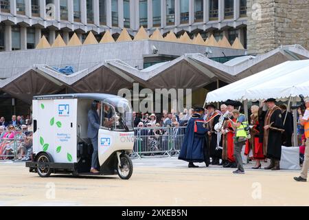 ONO e Cargo Tricycle di Dawsongroup alla cerimonia di marcatura del carrello del 2024 tenutasi a Londra dalla Worshipful Company di Carmen Foto Stock