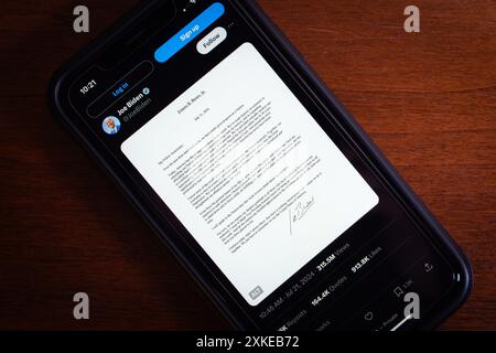 Vancouver, CANADA - 22 luglio 2024 : il post di Joe Biden su X con una lettera ai cittadini americani. Joe Biden ha annunciato la sua decisione di non chiedere la rielezione. Foto Stock