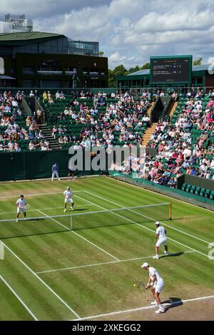 Quadro generale di azione sul Tribunale n. 2 con il Tribunale centrale ai Campionati 2024. Wimbledon Foto Stock