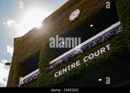 Vista del cartello Centre Court ai Campionati 2024. Wimbledon Foto Stock