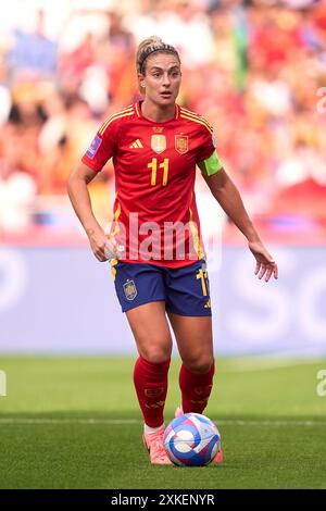 LA CORUNA, SPAGNA - 16 LUGLIO: La Spagna Alexia Putellas corre con la palla durante la partita di UEFA Women's European Qualifiers League allo stadio Riazor di Foto Stock