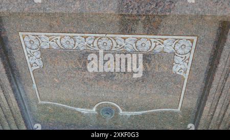 Los Angeles, California, USA 22 luglio 2024 Industriallist/Mogul Marvin Davis grave presso Pierce Brothers Westwood Village Memorial Park il 22 luglio 2024 a Los Angeles, California, USA. Foto di Barry King/Alamy Stock Photo Foto Stock