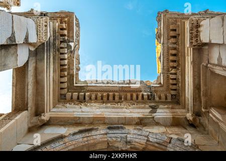 Vista serale della strada colonnata nell'antica città di Efeso a Selcúk Foto Stock