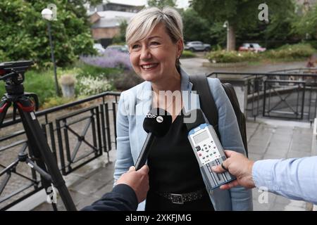 Jambes, Belgio. 23 luglio 2024. Ministro vallone dell'energia, piano aria-clima, alloggi e aeroporti Cecile Neven nella foto all'arrivo per la prima riunione del governo vallone, a Jambes, martedì 23 luglio 2024. BELGA PHOTO BRUNO FAHY credito: Belga News Agency/Alamy Live News Foto Stock