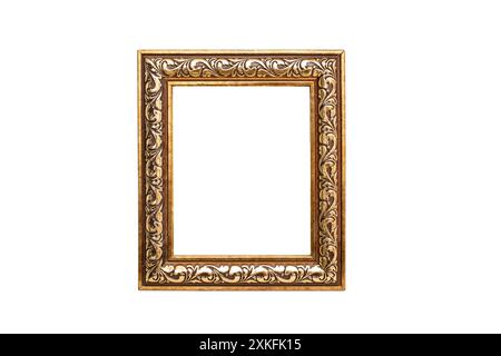 Cornice vuota in legno con ornamenti dipinti in oro, isolata su sfondo bianco, ritratto Foto Stock