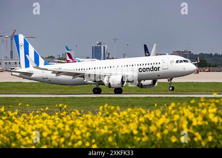 Aeroporto di Stoccarda STR EDDS mit Flugzeug der Fluggesellschaft Condor bei der Landung. REGISTRIERUNG: LZ-FBG, CONDOR, AIRBUS A320-214WL. // 19.07.2024: Stoccarda, Baden-Württemberg, Deutschland, *** Stuttgart Airport STR EDDS con aeromobili della compagnia aerea Condor all'atterraggio immatricolazione LZ FBG, CONDOR, AIRBUS A320 214 WL 19 07 2024 Stoccarda, Baden Württemberg, Germania, Foto Stock