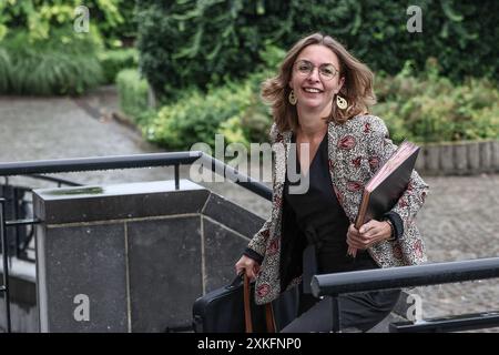 Jambes, Belgio. 23 luglio 2024. Ministro vallone del turismo, del patrimonio, delle infrastrutture per la prima infanzia Valerie Lescrenier nella foto all'arrivo per la prima riunione del governo vallone, a Jambes, martedì 23 luglio 2024. BELGA PHOTO BRUNO FAHY credito: Belga News Agency/Alamy Live News Foto Stock