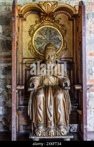 Immagine dell'eterno padre, scolpito in legno di cedro, XVII secolo, ex convento di Santo Domingo, Antigua Guatemala, dipartimento di Sacatepéquez, Guatemala. Foto Stock