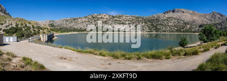 Bacino idrico di Cuber di fronte al Puig Major de Son Torrella, Fornalutx - Escorca, area naturale della Serra de Tramuntana, Maiorca, Isole Baleari, Spagna. Foto Stock