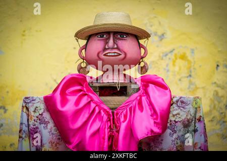 Cardboard Stone Giants, Chiesa di la Merced, Antigua Guatemala, Sacatepéquez Department, Repubblica del Guatemala, America centrale. Foto Stock