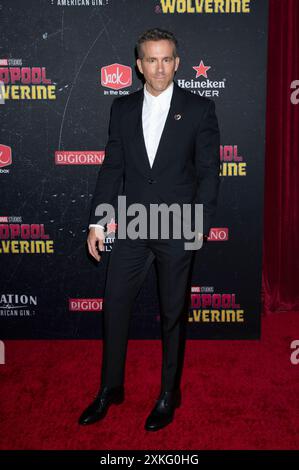 Ryan Reynolds bei der Weltpremiere des Kinofilms Deadpool & Wolverine im David H. Koch Theater. New York, 22.07.2024 *** Ryan Reynolds alla prima mondiale del film Deadpool Wolverine al David H Koch Theater di New York, 22 07 2024 foto:XB.xHinex/xFuturexImagex deadpool wolverine 4610 Foto Stock