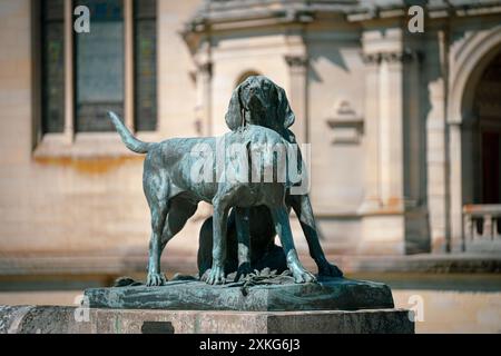 château de chantilly avec ses jardin et ses statues extérieures Foto Stock