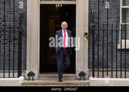 Il segretario alla difesa John Healey lascia Downing Street, Londra, dopo una riunione di gabinetto. Data foto: Martedì 23 luglio 2024. Foto Stock