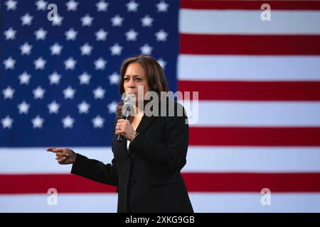 LAS VEGAS, NEVADA, Stati Uniti - 27 aprile 2019 - il senatore degli Stati Uniti Kamala Harris parla con i partecipanti al Forum Nazionale 2019 sui salari e i lavoratori hoste Foto Stock