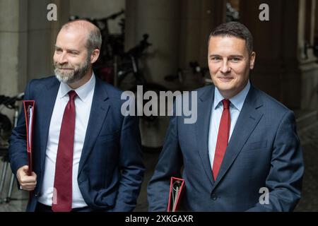 Londra, Inghilterra, Regno Unito. 23 luglio 2024. Il Segretario di Stato per la salute e l'assistenza sociale WES STREETING (a destra) e il Segretario di Stato per le imprese e il commercio JONATHAN REYNOLDS (a sinistra) arrivano a Downing Street per una riunione del Gabinetto. (Credit Image: © Thomas Krych/ZUMA Press Wire) SOLO PER USO EDITORIALE! Non per USO commerciale! Crediti: ZUMA Press, Inc./Alamy Live News crediti: ZUMA Press, Inc./Alamy Live News Foto Stock