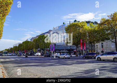Parigi, Francia. 20 ottobre 2022. Parigi, Francia, 20 ottobre 2022: Veduta di una parte dell'Avenue des Champs-Elysees nella città di Parigi, Francia. (Daniela J. Porcelli/SPP) credito: SPP Sport Press Photo. /Alamy Live News Foto Stock
