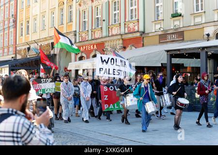 27.04.2024, Breslavia, Polonia, manifestazione di pace contro il conflitto israelo-palestinese a Gaza tenutasi a Breslavia, città vecchia mercato squre foto editoriale Foto Stock