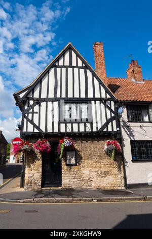 Il pub Blue Pig, Vine Street, Grantham, Lincolnshire, Inghilterra Foto Stock