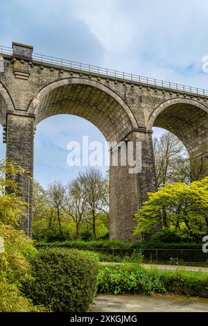 L'imponente Trenance Railway Viaduct a Newquay in Cornovaglia nel Regno Unito. Foto Stock