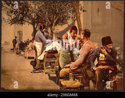 Barbieri nei pressi di Seraskierrat (Seraskerat) Costantinopoli, Istanbul Turchia - Foto Stock