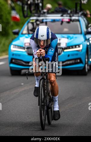 JAKOB FUGLSANG di ISRAELE - PREMIER TECH Cycling nella tappa 7 TT del Tour de France, tra Nuits-Saints-Georges e Gevrey-Chambertin, 05/07/24. Foto Stock