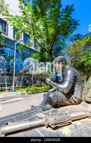 Scultura "Fire in the Heart", Alab ng Puso, Bonifacio Global City, BGC, Manila, Filippine Foto Stock