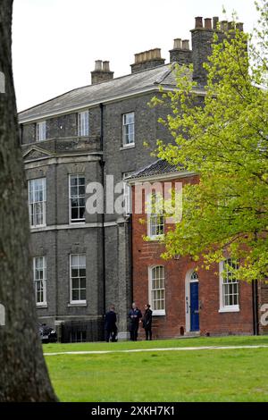 le case nella cattedrale vicino a norwich, norfolk, inghilterra Foto Stock