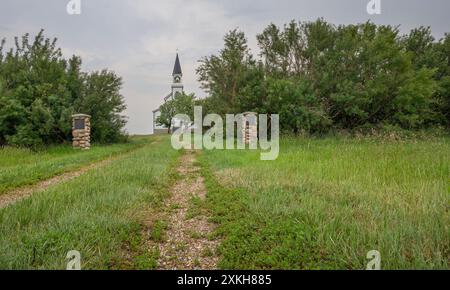 Ingresso alla storica chiesa di Blumenfeld (Cams Saints Peter and Paul Church) vicino al villaggio di Prelate, Saskatchewan, Canada Foto Stock