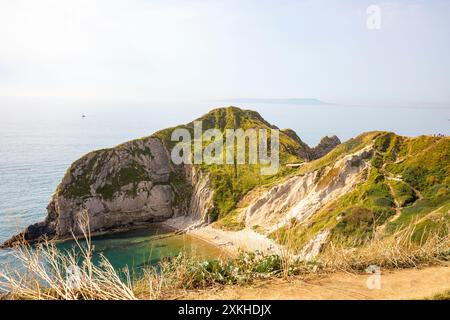 Man o' War Beach e la baia di St Oswalds si trovano vicino a Durdle Door sulla Jurassic Coast vicino a Lulworth nel Dorset, Inghilterra, Regno Unito Foto Stock