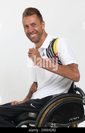 Bruxelles, Belgio. 23 luglio 2024. L'atleta paralimpico belga Roger Habsch, nella foto scattata durante un servizio fotografico per il Comitato Paralimpico belga in vista dei Giochi Paralimpici di Parigi 2024, a Bruxelles, martedì 23 luglio 2024. BELGA PHOTO VIRGINIE LEFOUR credito: Belga News Agency/Alamy Live News Foto Stock
