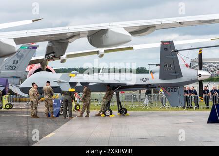 USAF 29th Attack Squadron mq-9A Reaper UAV in mostra al Farnborough International Airshow 2024. Fiera del commercio delle armi. Foto Stock