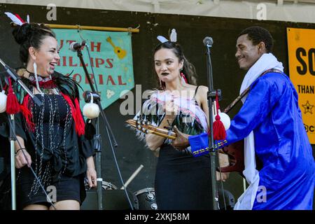 Māmā Mihirangi & The Māreikura, Māori culture, Vancouver Folk Music Festival, Vancouver, British Columbia, Canada Foto Stock