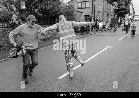 Lafrowda Day Festival Parade, percorrendo Underground St Just Penwith Cornwall Foto Stock